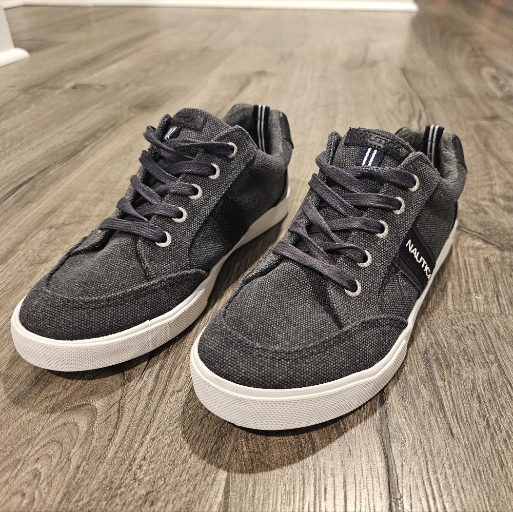 Nautica Youth Shoes Style Hull Gray, Size 4 Youth Great Condition Boys Sneakers - Picture 10 of 14